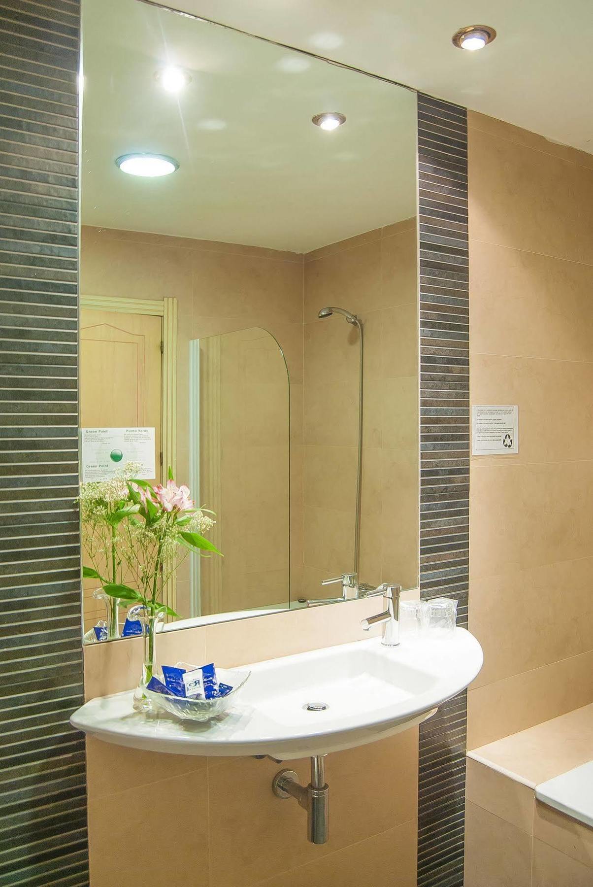 Ana Maria Hotel Гранада Екстериор снимка