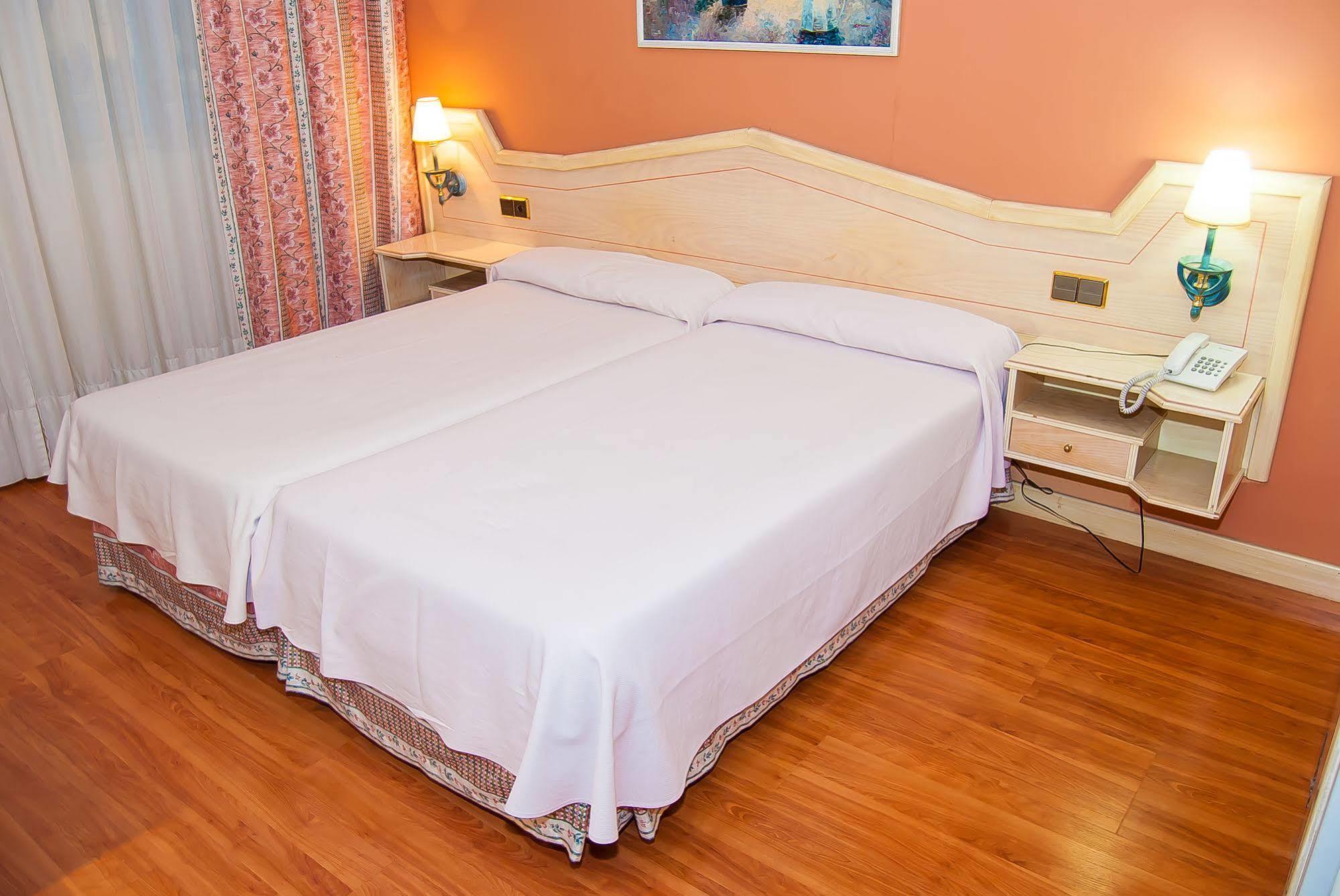 Ana Maria Hotel Гранада Екстериор снимка